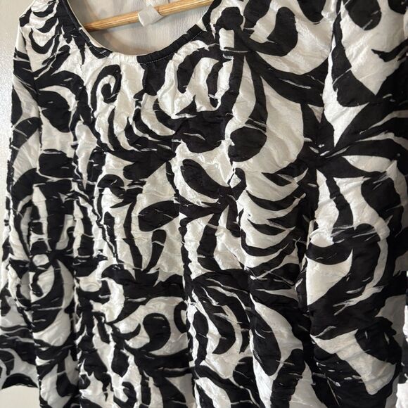 Cocomo Woman Ruched Textured Blouse Black White Paisley Crinkle Top Sz 1X - Picture 3 of 7